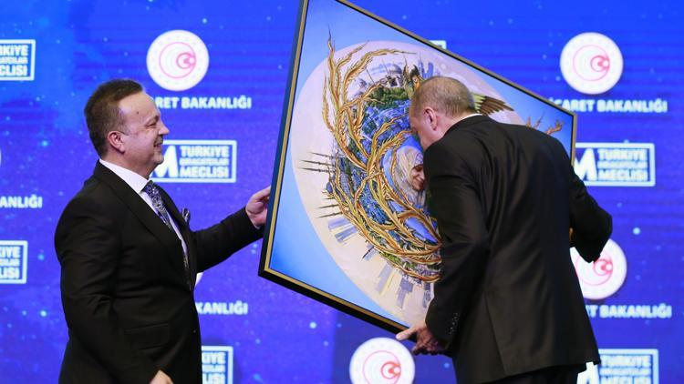 Cumhurbaşkanı Erdoğan'ı duygulandıran hediye
