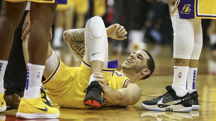 Lonzo Ball en az bir ay yok!