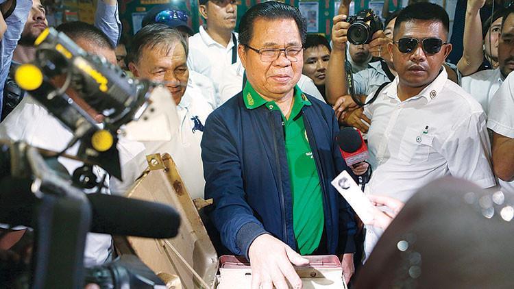 Filipinli Müslümanlar özerklik için sandıkta