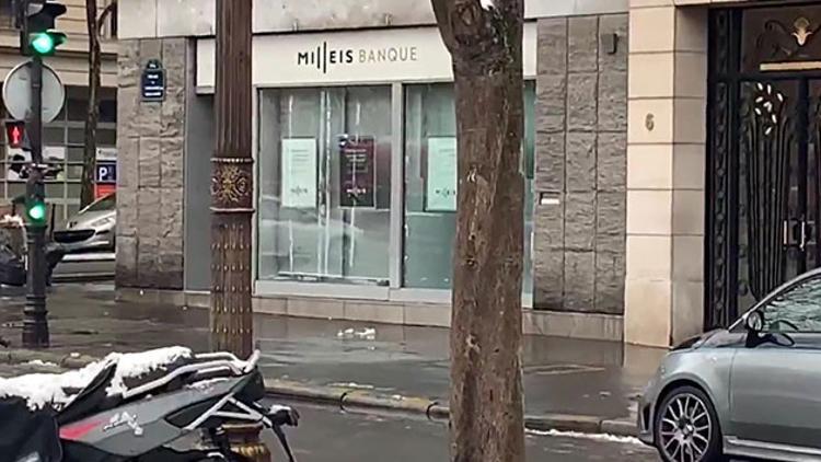 Film gibi banka soygunu! Çalışanları bağlayıp...