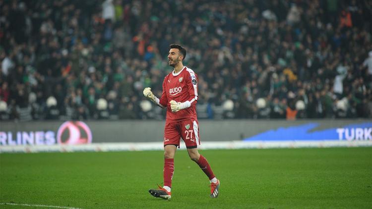 Muhammed Şengezer kaleyi kaptı!