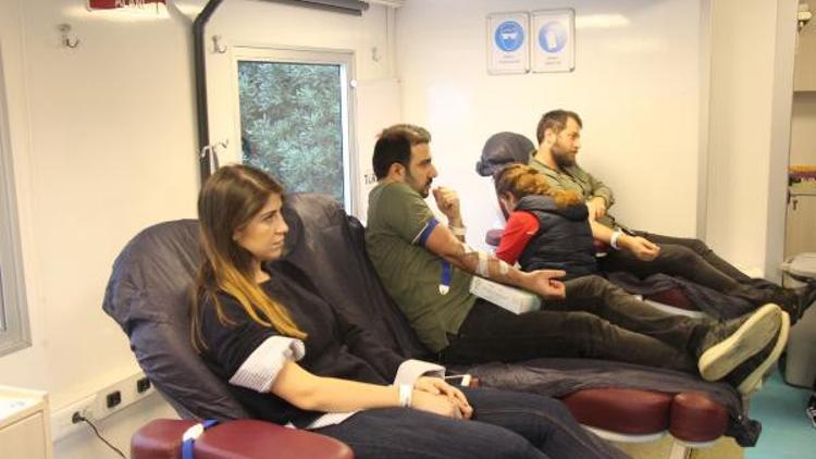 Demirören Medya çalışanlarından Kızılay'a 'kök hücre ve kan bağışı'