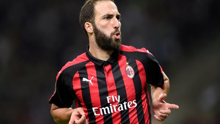 Chelsea Higuain'i kiraladı