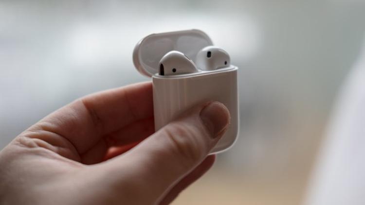 Apple geri sayıma başladı! AirPods 2 geliyor...