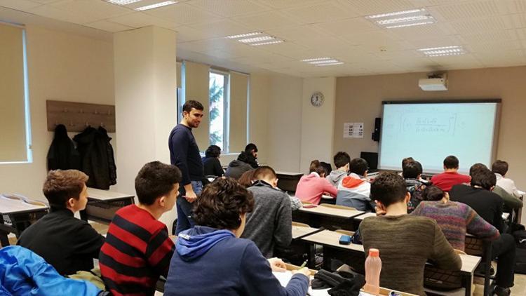Öğrenciler bilim olimpiyatlarına hazırlanıyor