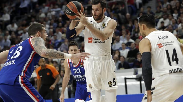 Anadolu Efes, Real Madrid'e diş geçiremedi