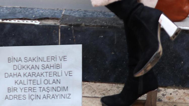 'Topuklu ayakkabı' engel oldu! Bu notu bırakıp iş yerini taşıdı