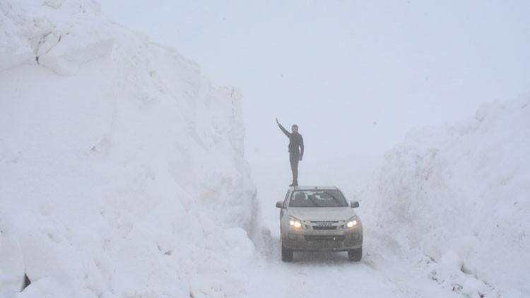 Kato Dağı'nda 7 metre karda vatan nöbeti