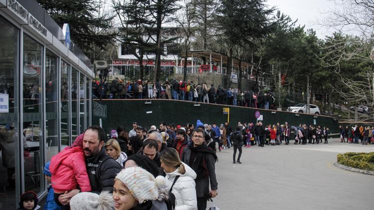 Yok böyle kuyruk! Yerli yabancı herkes orada...