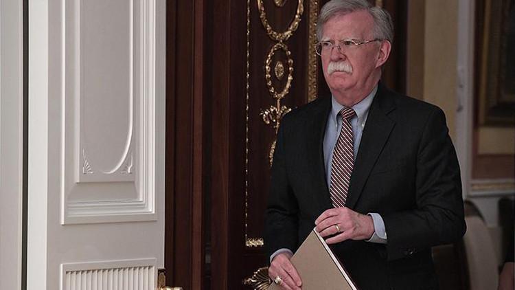 Bolton Venezuela'yı tehdit etti