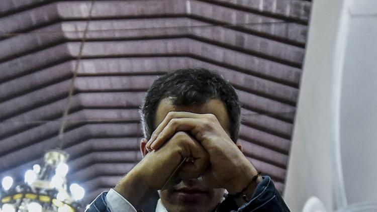 Guaido, Maduro'yu indirmek için ordu ile görüşüyor