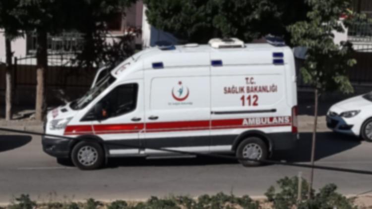 Genç kız sevgilisiyle görüşmesini istemeyen babasını...