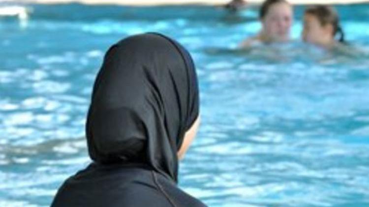 Tesettür mayosu ‘uyumu engelliyor’ diye yasaklandı