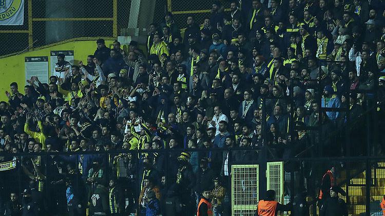 Fenerbahçe taraftarlarından protesto