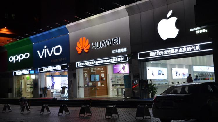 Çin'de akıllı telefon satışlarında büyük düşüş yaşanıyor