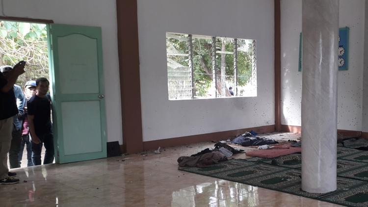 Filipinler'de camiye bombalı saldırı