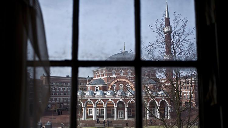 Hollanda'daki Müslümanlar'dan cami saldırılarına karşı güvenlik talebi