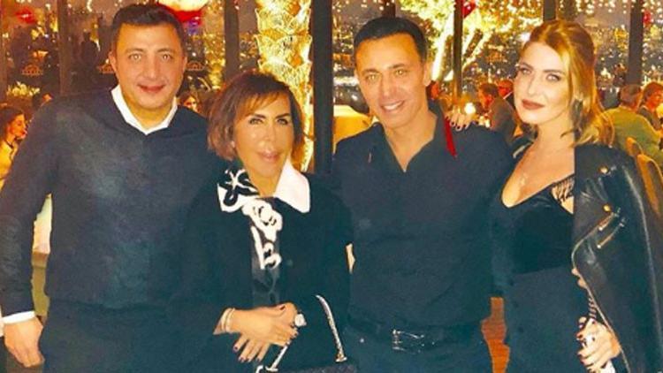 Aşıklar İstanbul gecelerinde... Sevgilisini arkadaşlarıyla tanıştırdı