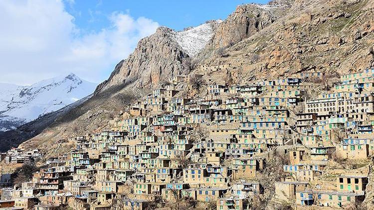 İran'ın Irak sınırındaki taş evler büyülüyor