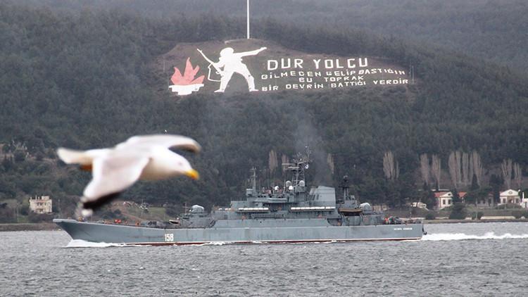 Rus savaş gemileri Çanakkale Boğazı'ndan geçti