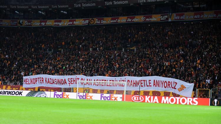 Galatasaray taraftarından anlamlı pankartlar