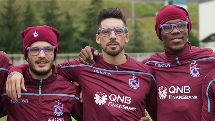Trabzonsporlu futbolculardan 'Epilepsi İçin Bak' projesine destek