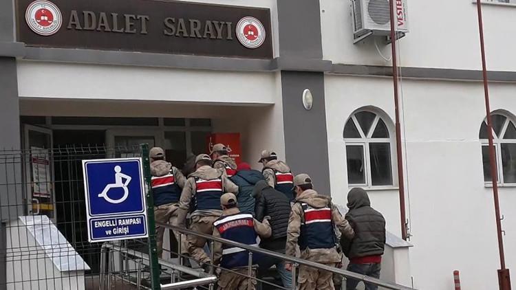 Aralarında askerler de var... Suçüstü yakalandılar