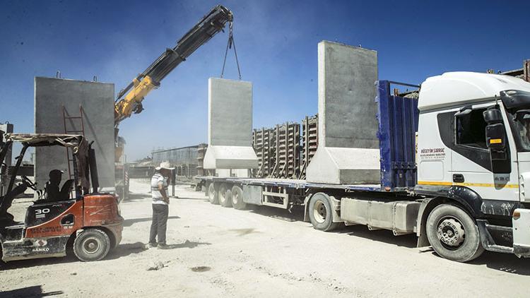 Beton bariyerlerle yeni güvenlik hattı