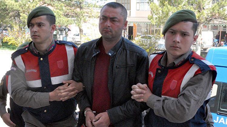 Baba ile oğlunu öldürmüştü! Mahkemede yüzüne tükürdüler…