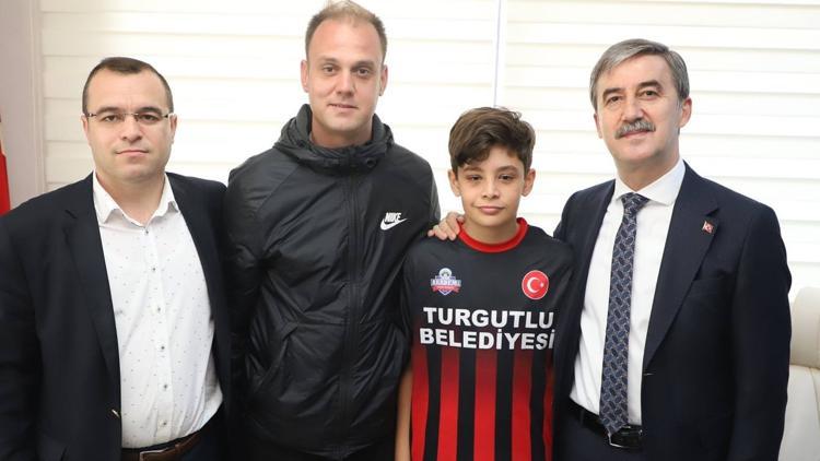 Arkadaşlarına veda etti, Fenerbahçe için yola çıktı! Ali Efe Katırcı...