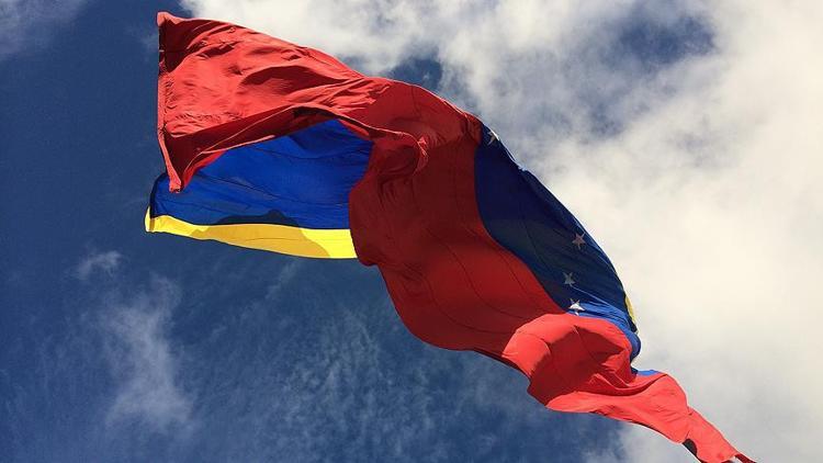 Venezuela'da muhalefetten beyaz kıyafet hamlesi