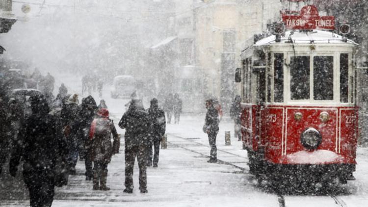 Son dakika... Meteoroloji'den yeni açıklama: İstanbul'da 3-8 cm kar örtüsü bekleniyor
