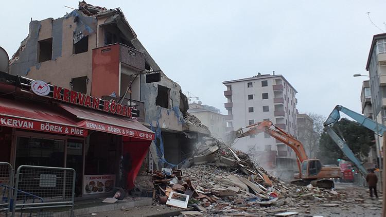 Son dakika: Kartal'da riskli 8 binadan 5'incisi de yıkılıyor