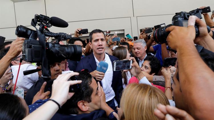 Guaido Venezuela'ya döndü