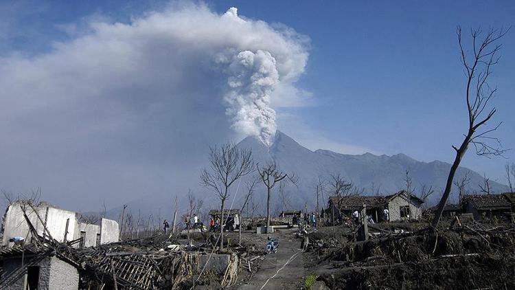 Endonezya'daki Merapi yanardağında hareketlilik