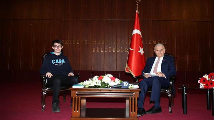 Binali Yıldırım, öğrencilerle buluştu: 'Mahalle takımlarını kurup, mahalle maçlarını başlatacağız'