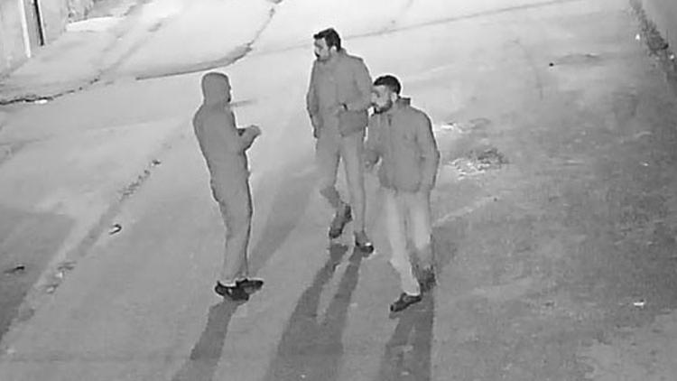Bir mahalleyi iletişimsiz bıraktılar! Adana’da ilginç olay…