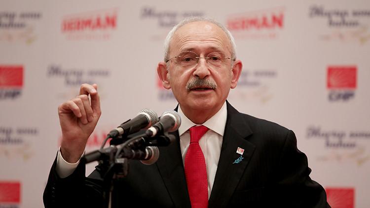 Kılıçdaroğlu, Zeytinburnu'nda muhtarlarla bir araya geldi