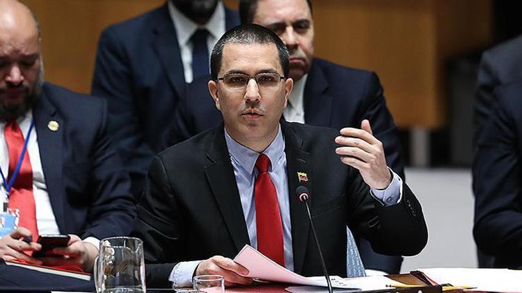 Venezuela'dan ABD'li diplomatlara 72 saat süre