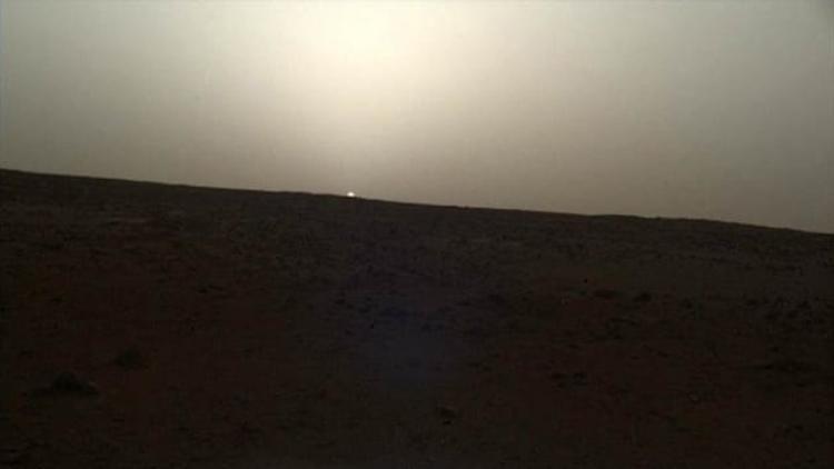 NASA'nın uzay aracı InSight'tan yeni görüntü geldi