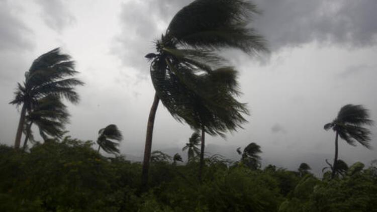 Afrikanın güneyini  tropikal fırtına vurdu