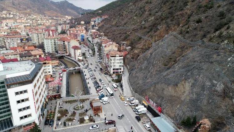 kaya tehdidi altindaki gumushane celik aglarla oruluyor son dakika flas haberler