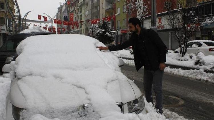Hakkari'de 225 yerleşim birimi ulaşıma kapandı