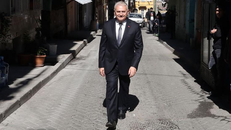 Binali Yıldırım'dan büyüdüğü sokağa ziyaret