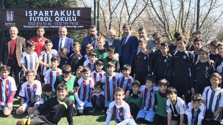 Bakan Kılıç, Beşiktaş-Trabzon minikleri başlama vuruşu yaptı