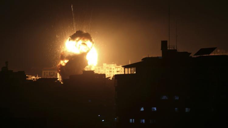 İsrail Hamas'a ait bir mevziyi daha vurdu