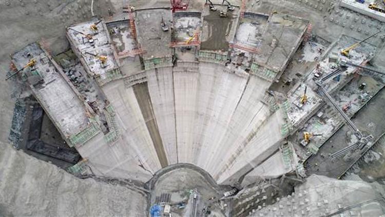 Eyfel ile yarışan Yusufeli Barajı'nda 79 metre yüksekliğe ulaşıldı