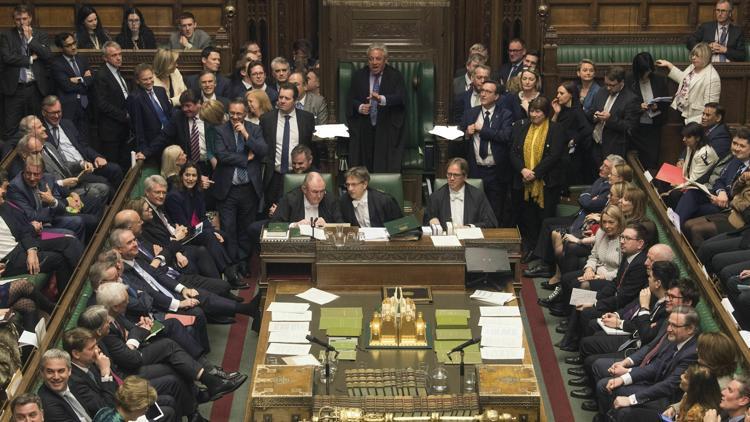 Avam Kamarası'ndan 'anlaşmasız Brexit'i önleyecek tasarıya onay