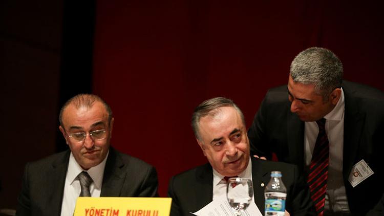 Galatasaray'da kritik divan toplantısı başladı