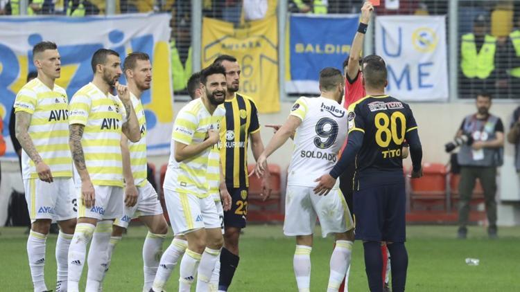 PFDK'dan Mehmet Ekici'ye 3 maç ceza
